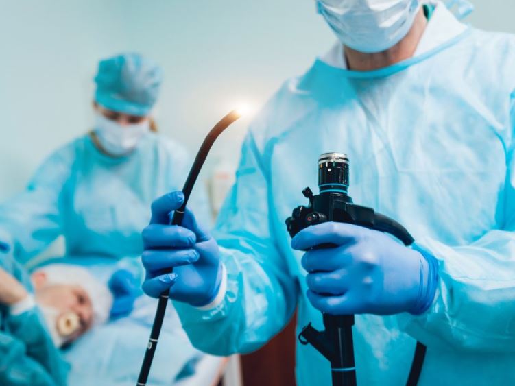 Гастроскопія: коли варто перевірити шлунок і чому не треба боятись цієї процедури