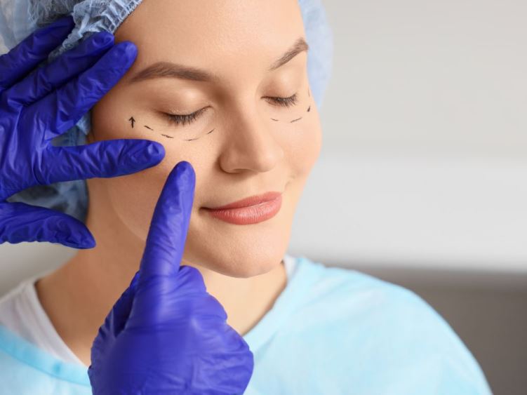 Де зробити блефаропластику в Житомирі