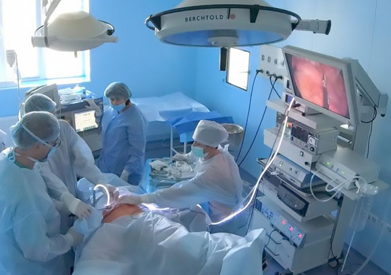 Эксперты Медибор провели операцию по удалению колоректального рака
